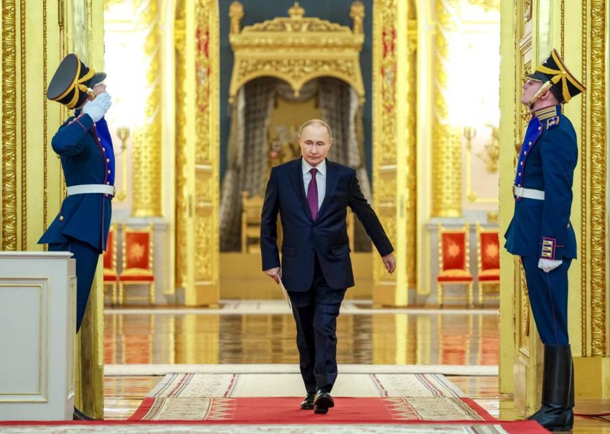 Vladimir Putin llega a una recpeción en el Kremlin para graduados de academias militares.