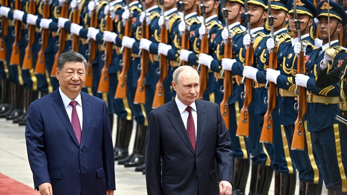 Xi Jinping y Putin, en una recepción en Pekín.