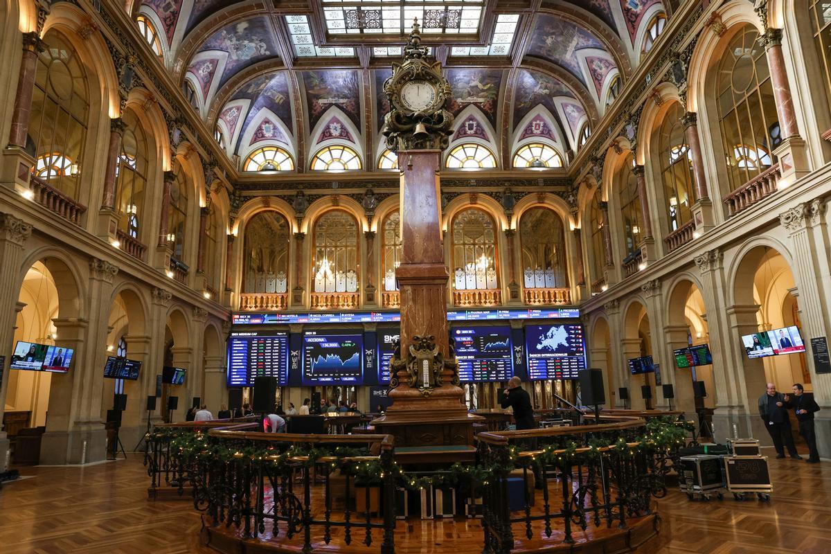 Palacio de la Bolsa de Madrid, a 15 de diciembre de 2023, en Madrid (España).