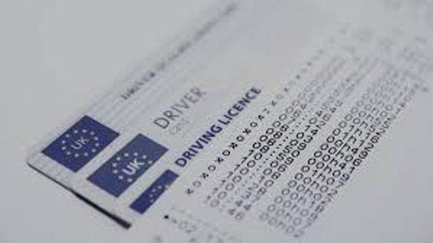 ¿Viajas fuera de España? Así es cómo debes solicitar el carnet de conducir internacional