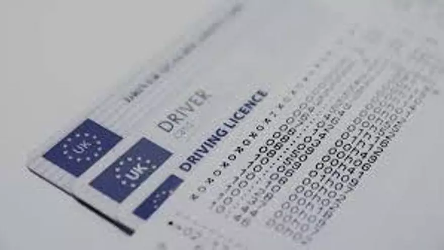 ¿Viajas fuera de España? Así es cómo debes solicitar el carnet de conducir internacional