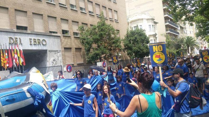 Multitudinaria protesta en Zaragoza contra el embalse de Biscarrués