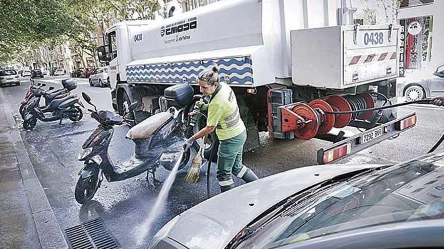 Hace un año la empresa municipal puso en funcionamiento un nuevo plan de limpieza viaria.