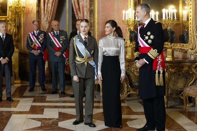 La princesa Leonor llega al Palacio Real con los reyes en su estreno en la Pascua Militar