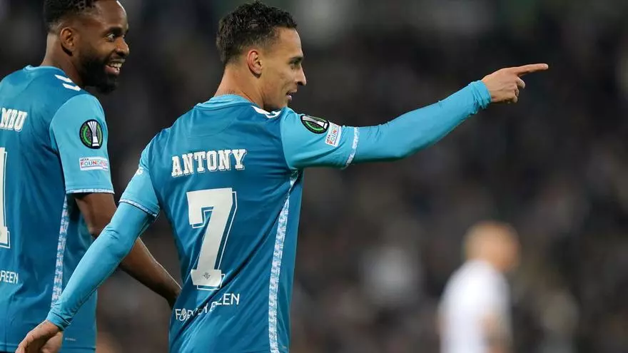 ¡Zurdazo de Antony para poner el 0-3!