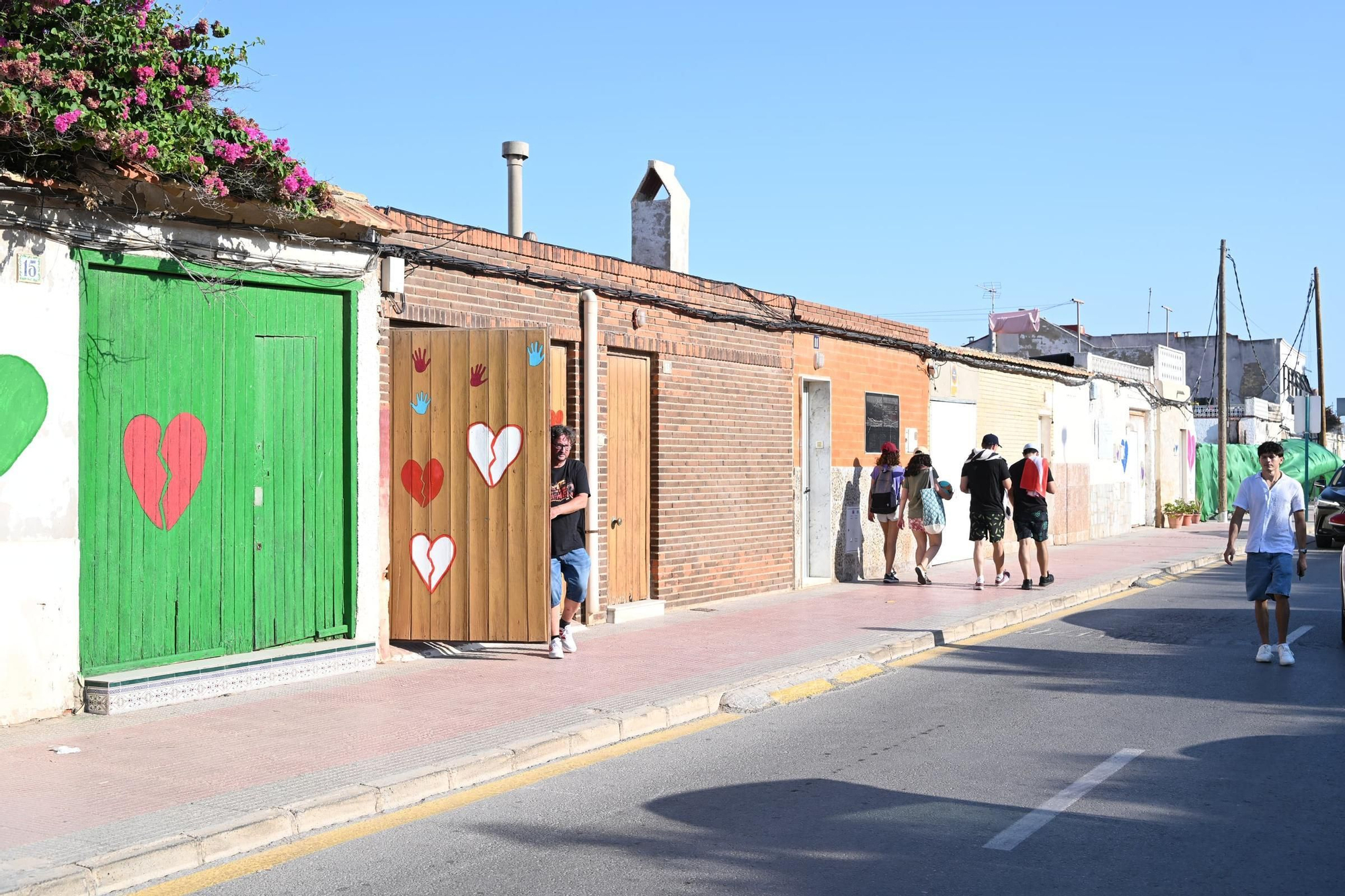 Corazones rotos en playa Babilonia: Los vecinos piden apoyo para mantener las casas en pie