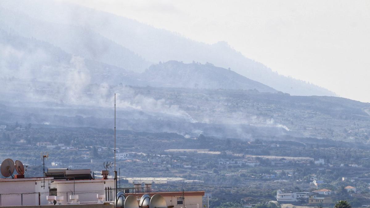 La lengua norte de la colada del volcán de La Palma se ensancha