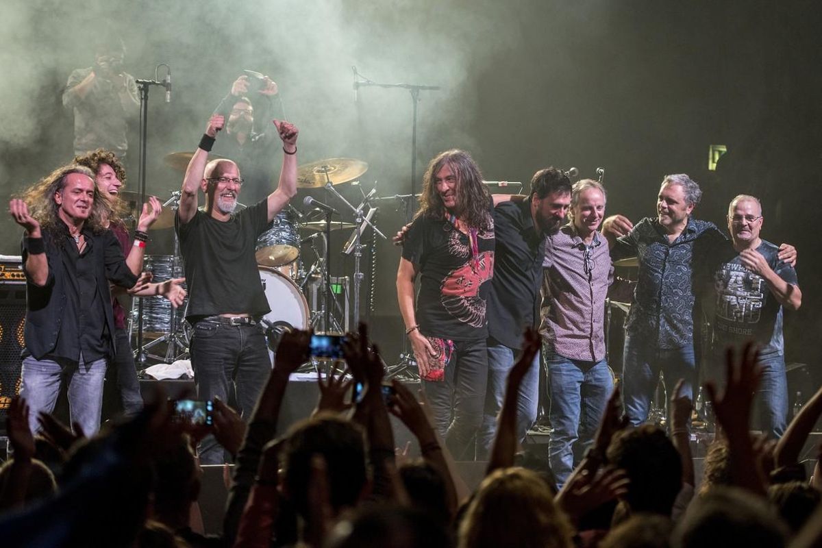 Sopa de Cabra con Lluis Gavalda de Els Pets  invitado especial al concierto