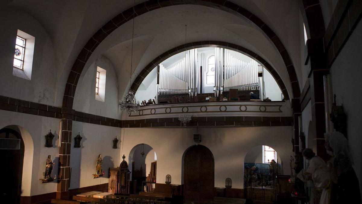 Órgano barroco en la iglesia de San Pedro de Soto del Barco.