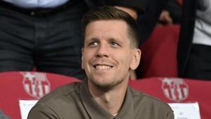 Tornen Ansu i De Jong amb Szczesny a la llotja