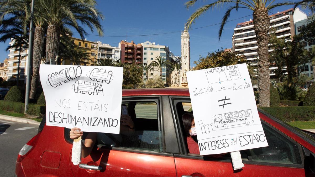 Una protesta de la hostelería colapsa el centro de Alicante