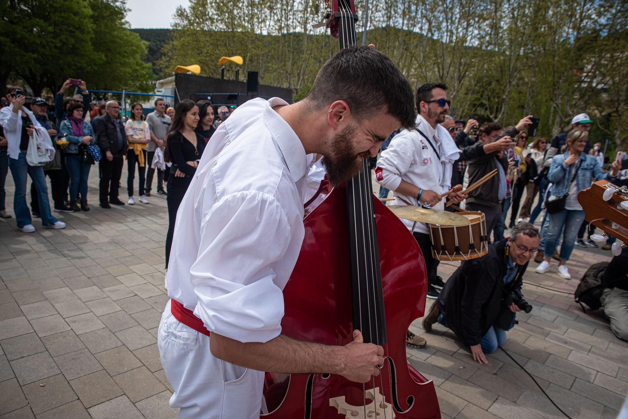 Els caramellaires omplen Súria de música, dansa i festa