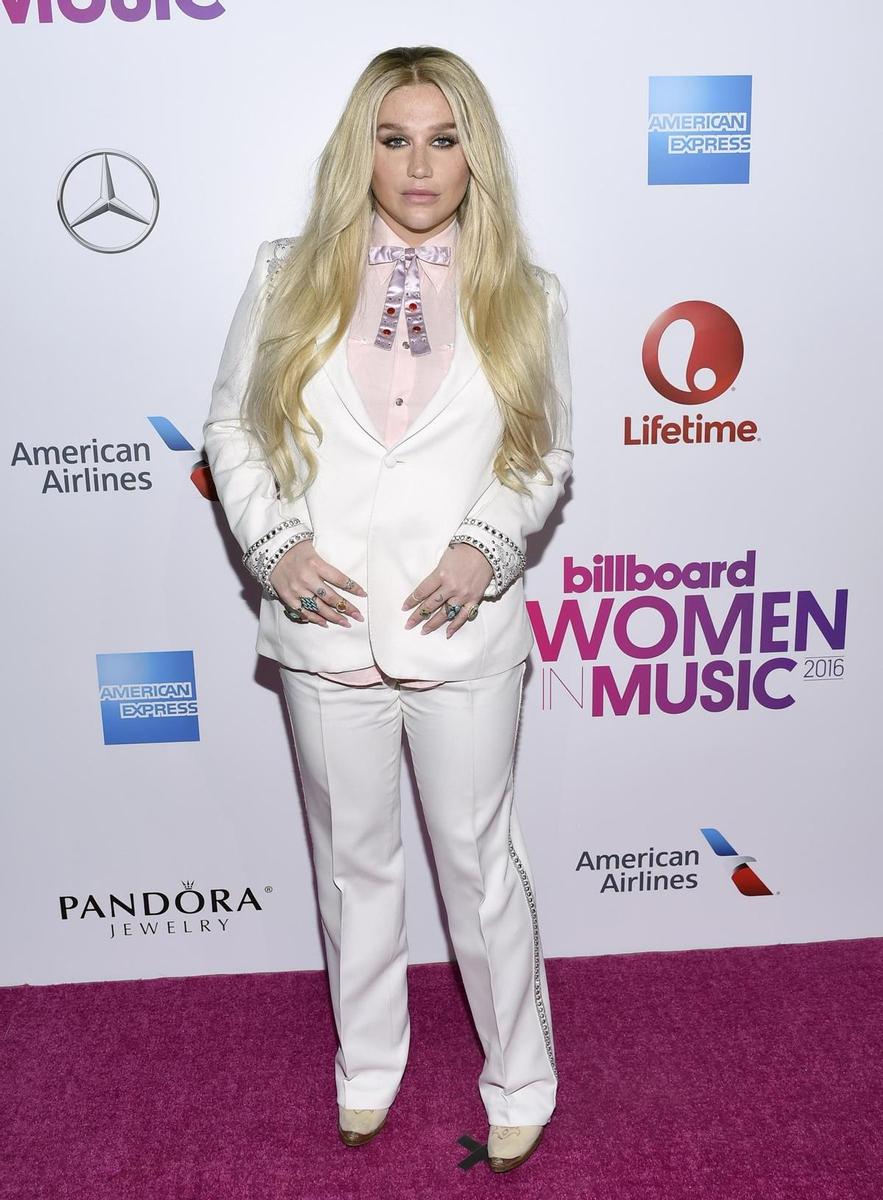 Kesha en los premios Billboard Women in Music 2016