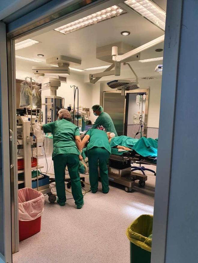 Ginecología realiza la primera operación en los nuevos quirófanos de CMA de Plasencia