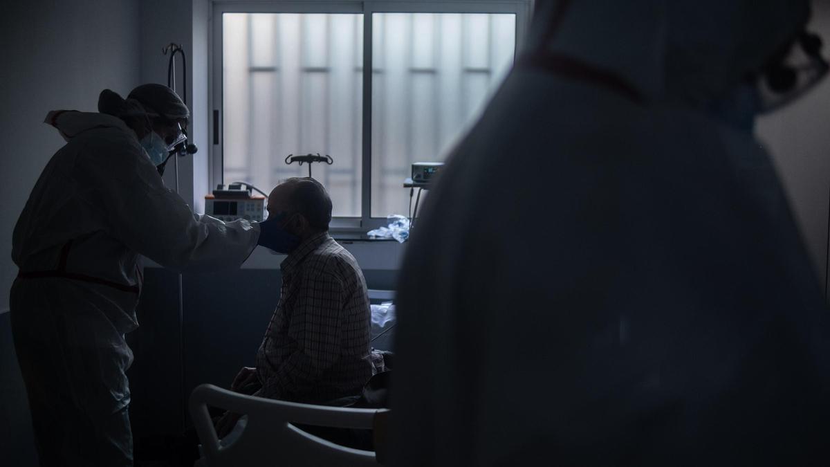 Un hombre ingresado en el Hospital Universitario de Canarias.