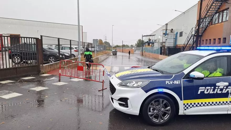 Vídeo: Así viven los vecinos de Molí Nou de Vila-real su incomunicación por inundarse el acceso a su área de residencia