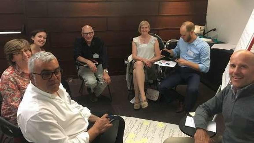 Joaquín Cadilla, a la izquierda, durante la reunión en Roma. // FdV