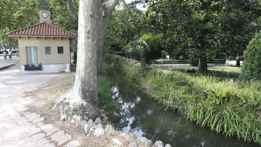 Millores al canal dels jardins de la Devesa per evitar que l’aigua s’estanqui i causi botulisme