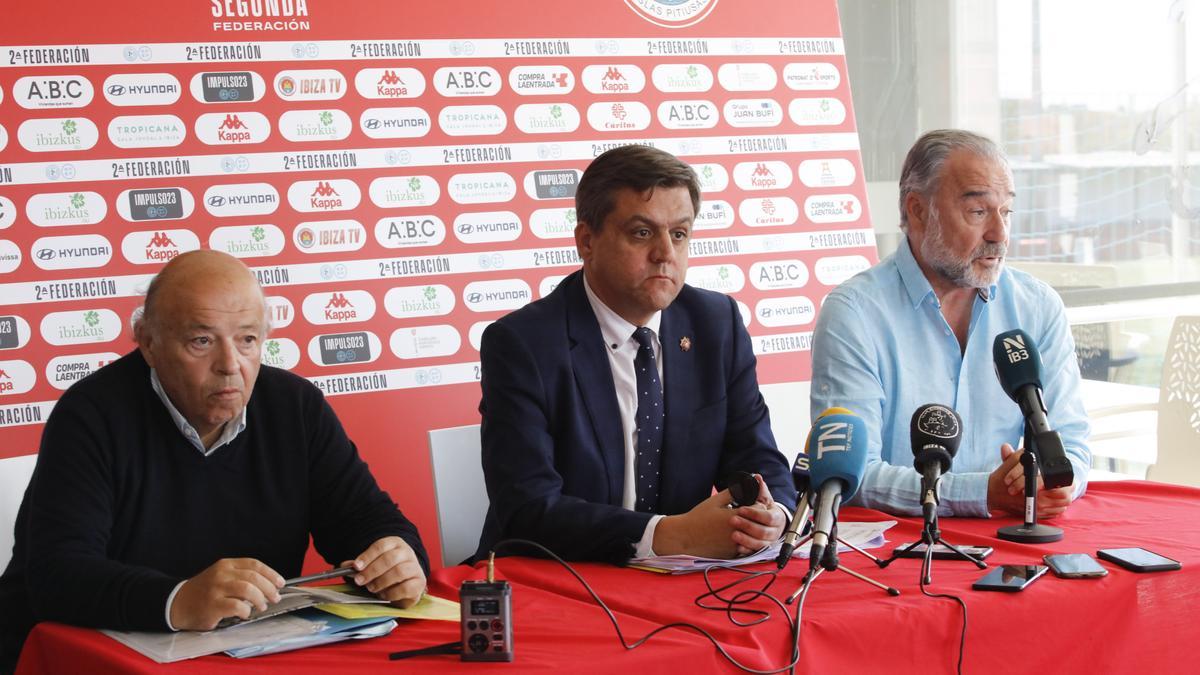 Toni Roig, Joan Alemany y Antonio Palma durante la rueda de prensa sobre el convenio.