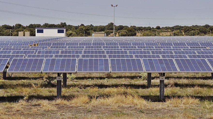 La Junta autoriza la instalación de tres plantas fotovoltaicas en Manzanal de los Infantes