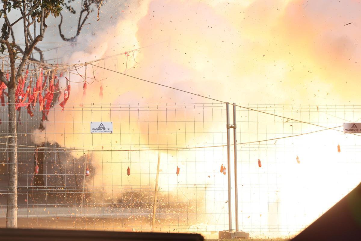Galería de imágenes: Mascletà del jueves 12 de marzo en la Magdalena