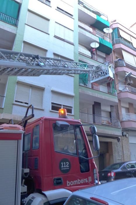 Els Bombers participen en un servei de telessistència al carrer Lepant