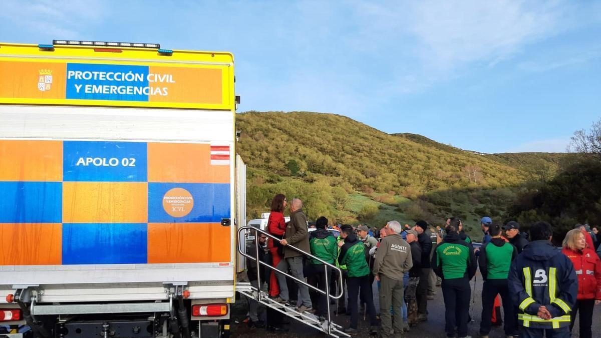 Operativo de búsqueda de Protección Civil de Castilla y León y Emergencias del Principado para la búsqueda del desaparecido en el Puerto de San Isidro