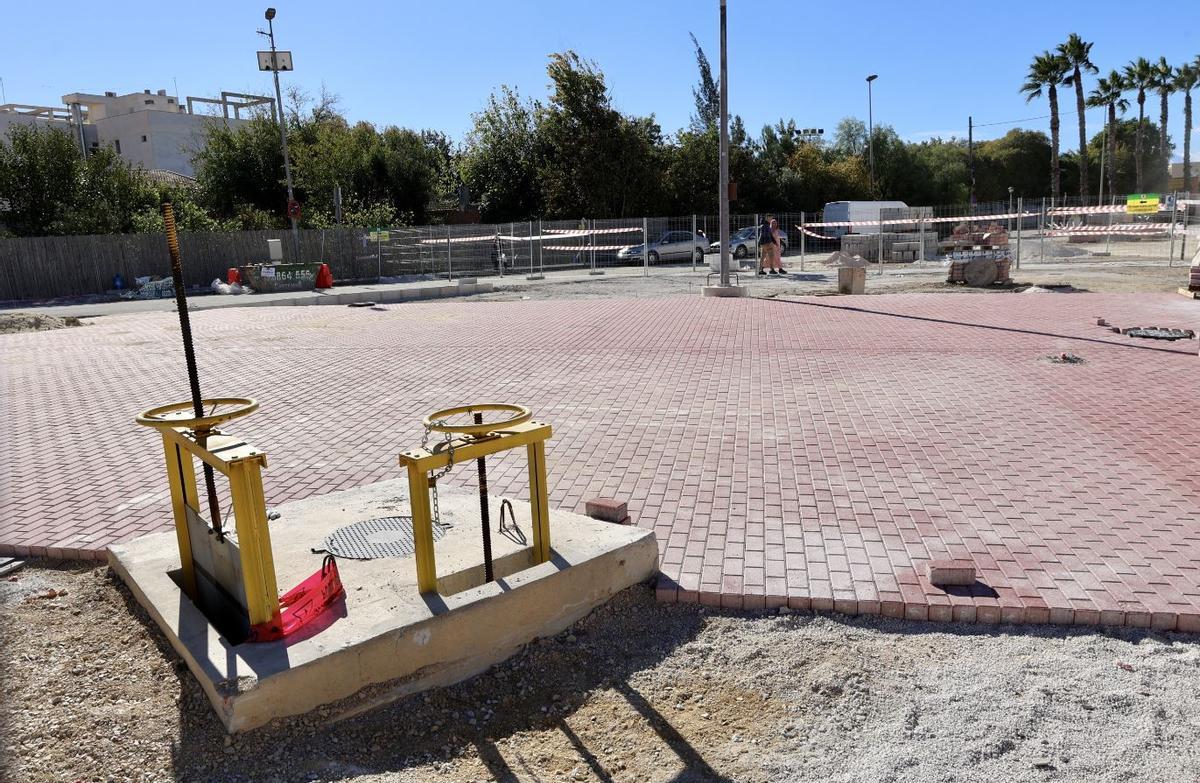 El nuevo suelo de la zona, a medio instalar.