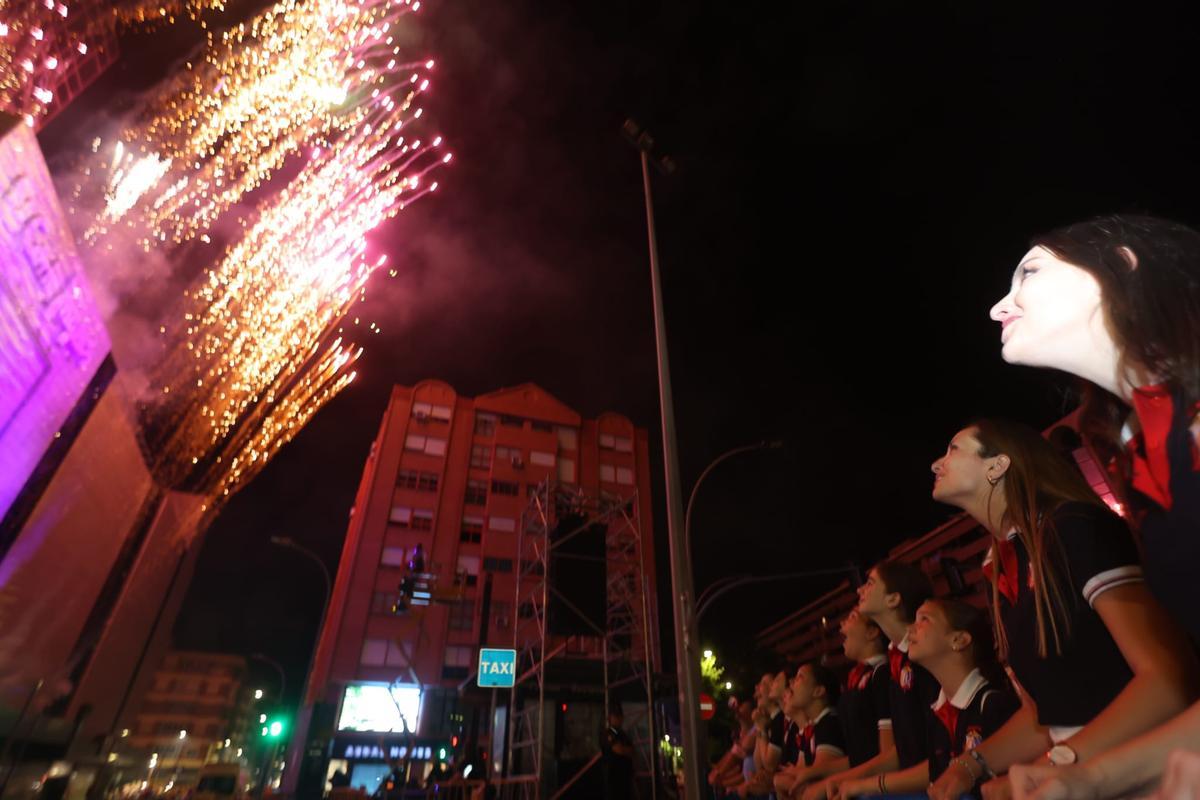 La "Arribada del Foc" congrega a miles de personas para presenciar el espectáculo piromusical
