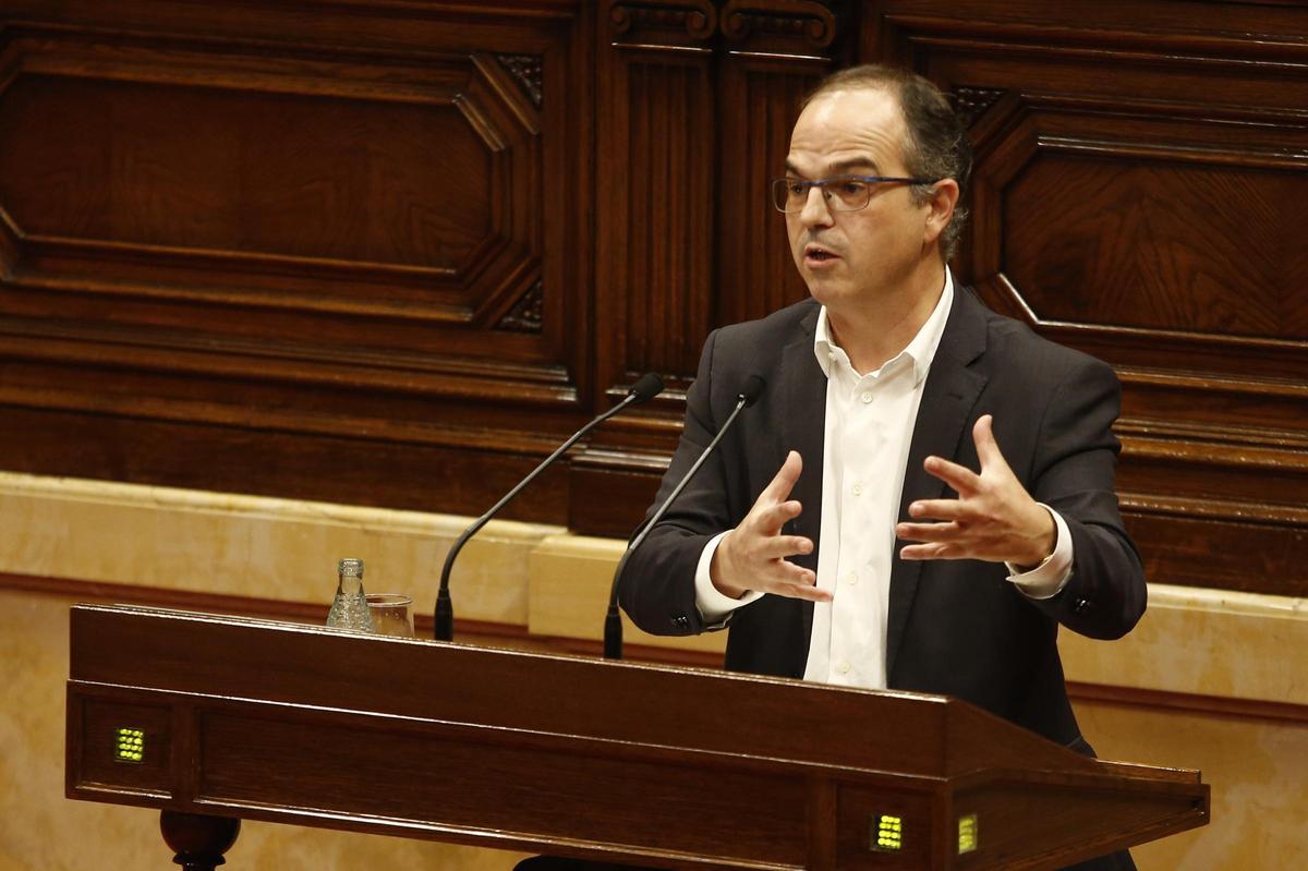 Turull (JxSí) compara la querella de la fiscalía contra Forcadell y otros tres miembros de la Mesa del Parlament con el 23-F.