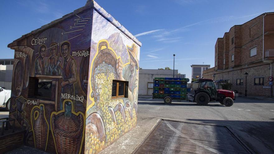 Rinden homenaje a la cultura del vino en Otos con su nuevo reloj solar