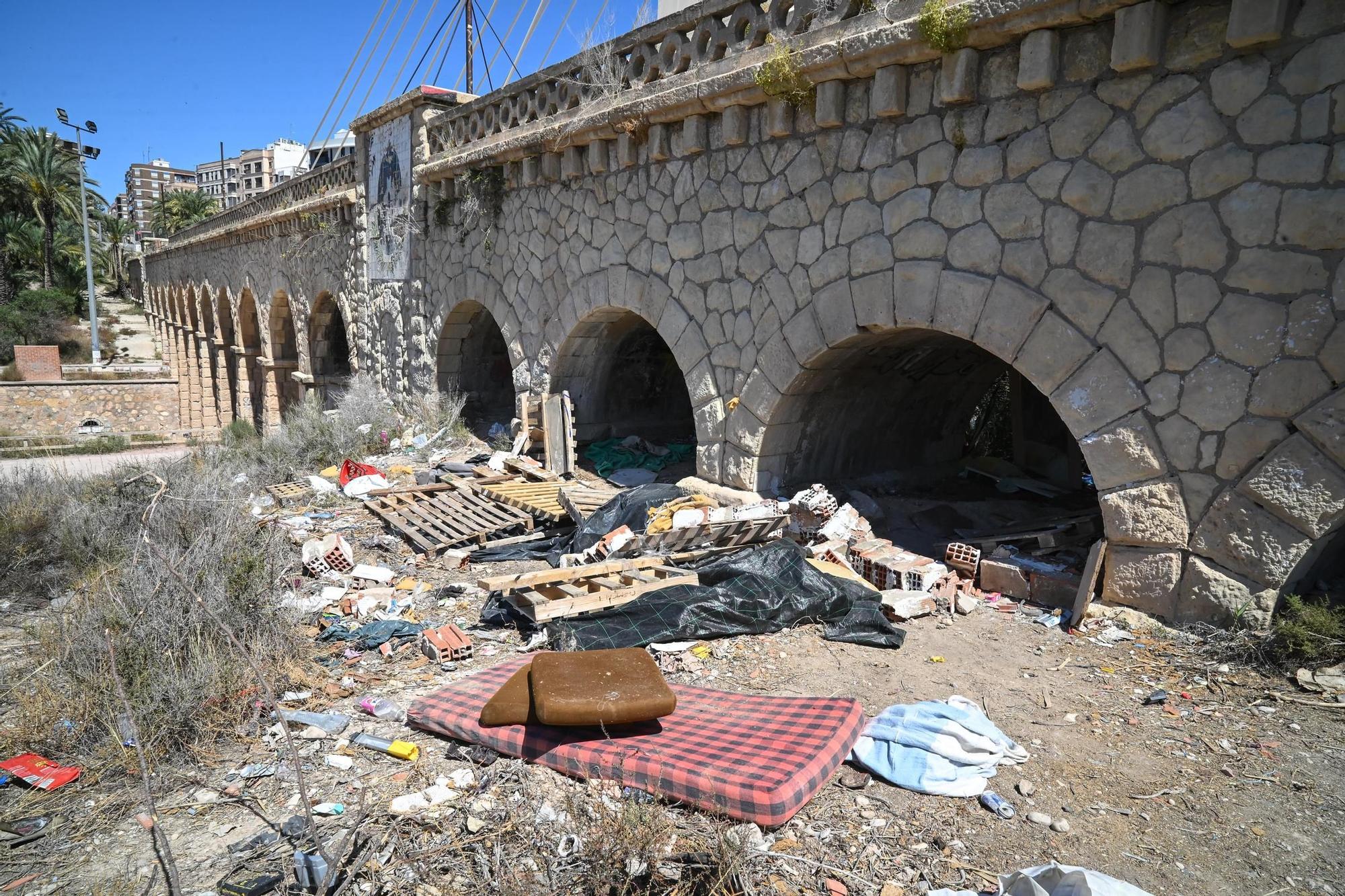 El acueducto centenario de Elche avanza en su abandono