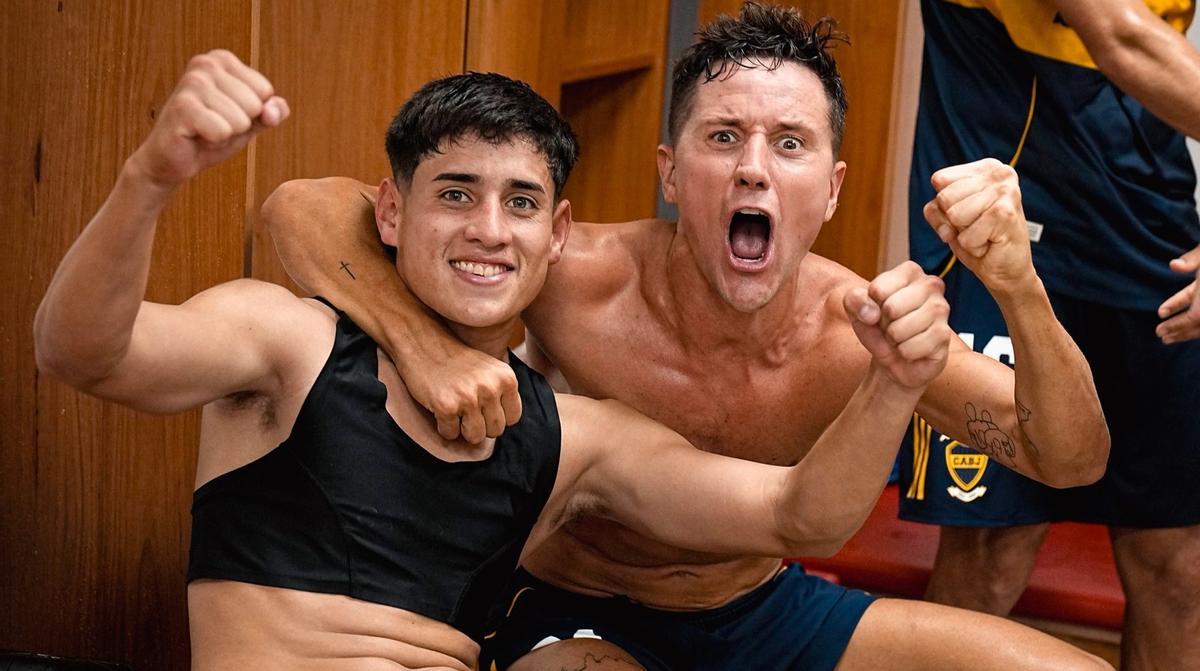 Ander Herrera celebra la victoria del Superclásico ante River Plate en El Monumental.