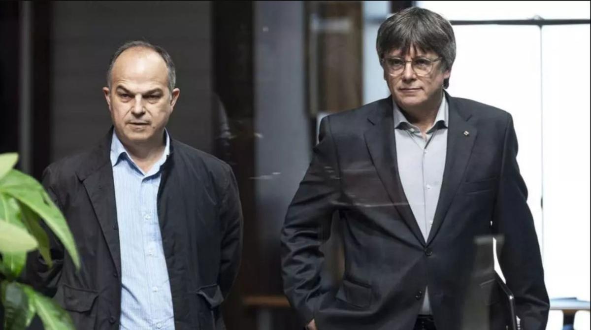 El secretario general de Junts, Jordi Turull, junto al expresident Carles Puigdemont DAVID BORRAT EFE El secretario general de Junts, Jordi Turull, junto al expresident Carles Puigdemont DAVID BORRAT EFE