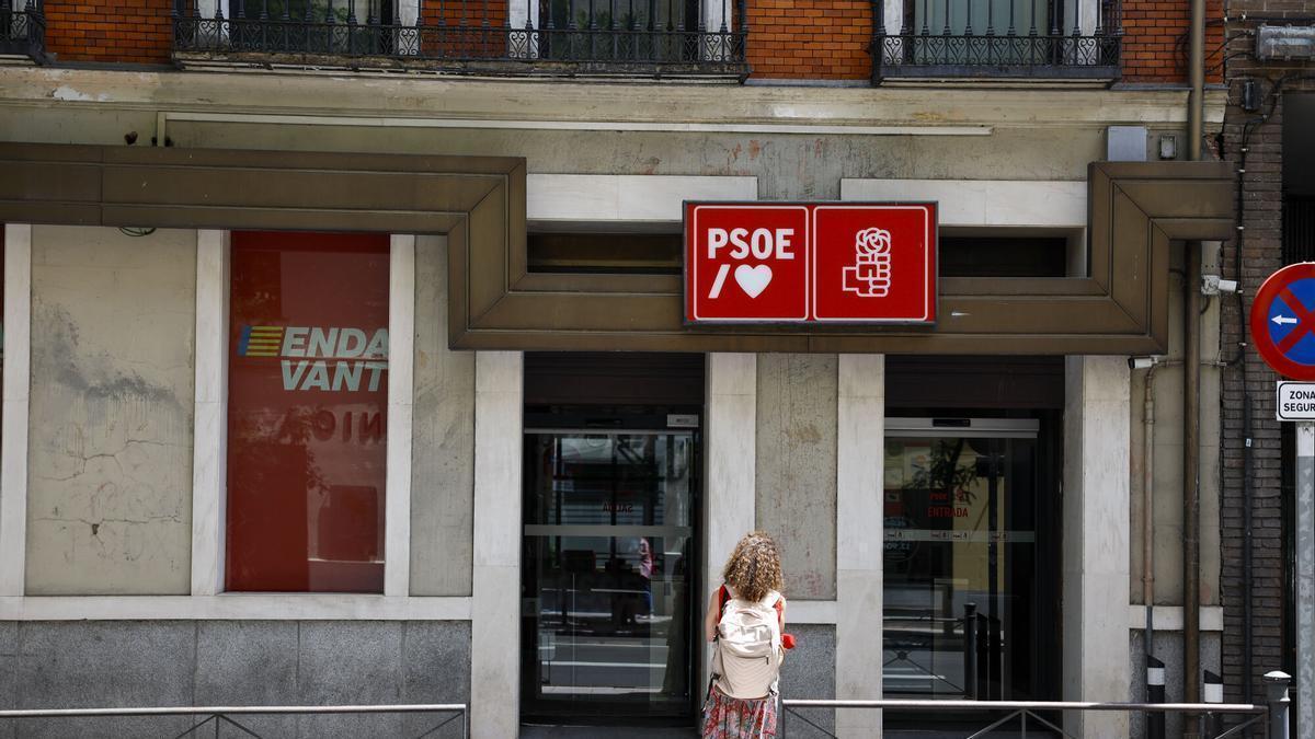 La UCO registra la sede del PSOE en Ferraz en una investigación por financiación ilegal