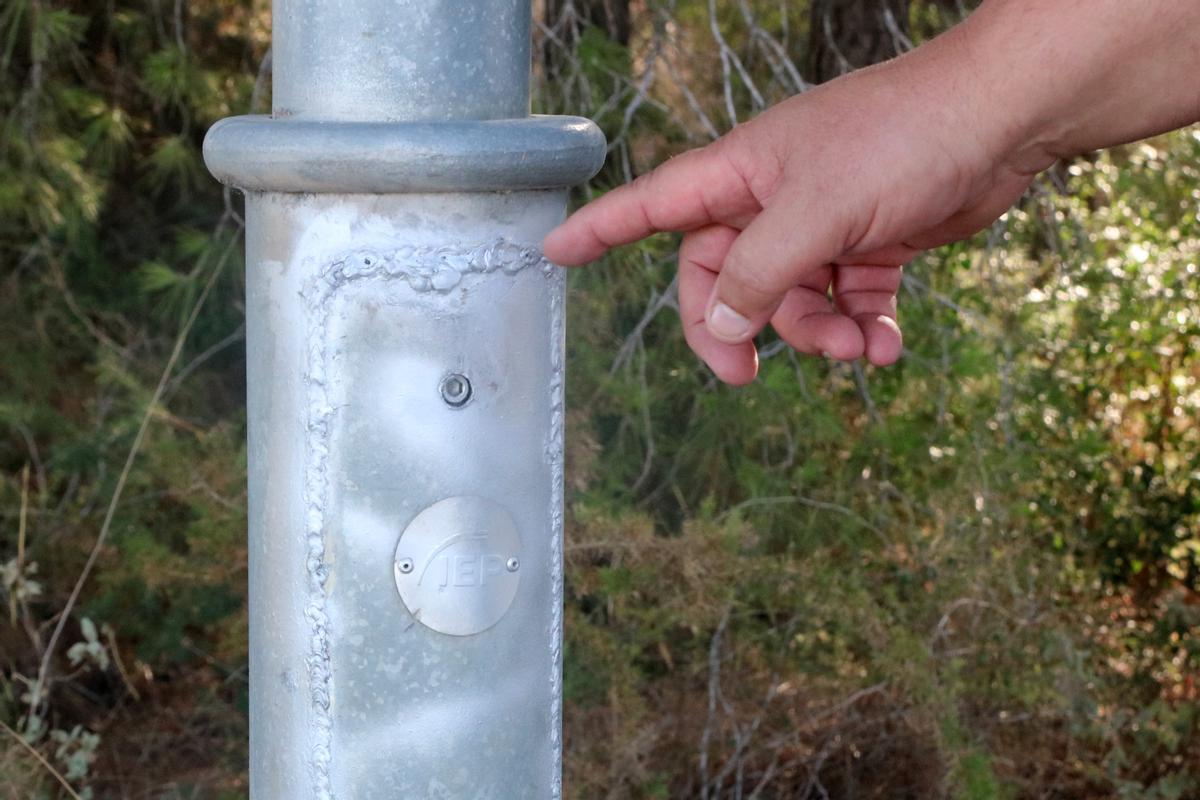 Un poble del Penedès solda els fanals per evitar el robatori de cable de coure Un poble del Penedès solda els fanals per evitar el robatori de cable de coure