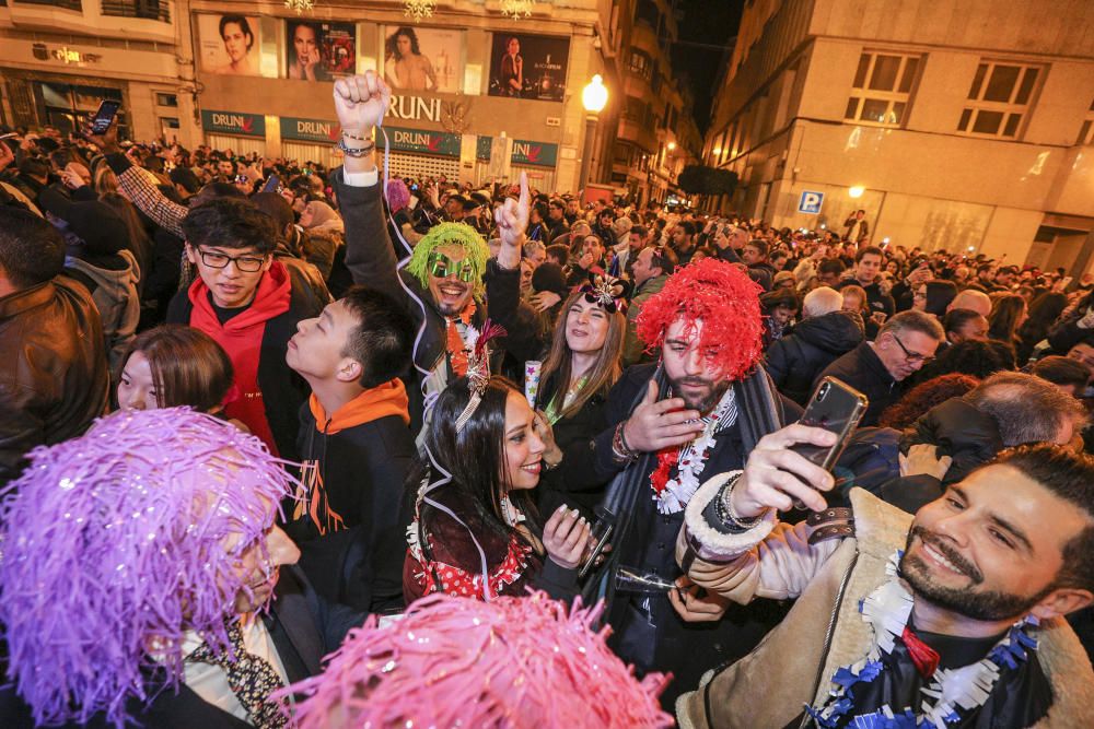 Fiesta en la Plaça Baix Nochevieja 2019 en Elche