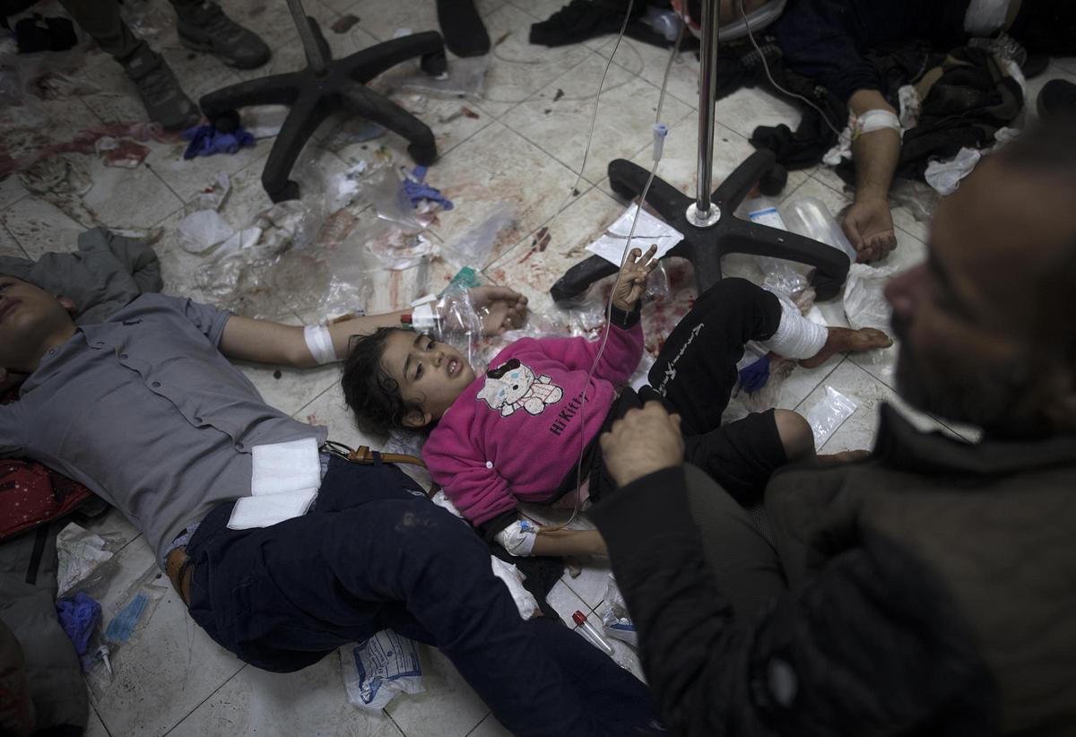 Desesperación y dolor en el hospital Nasser de Khan Younis tras bombardeos de Israel