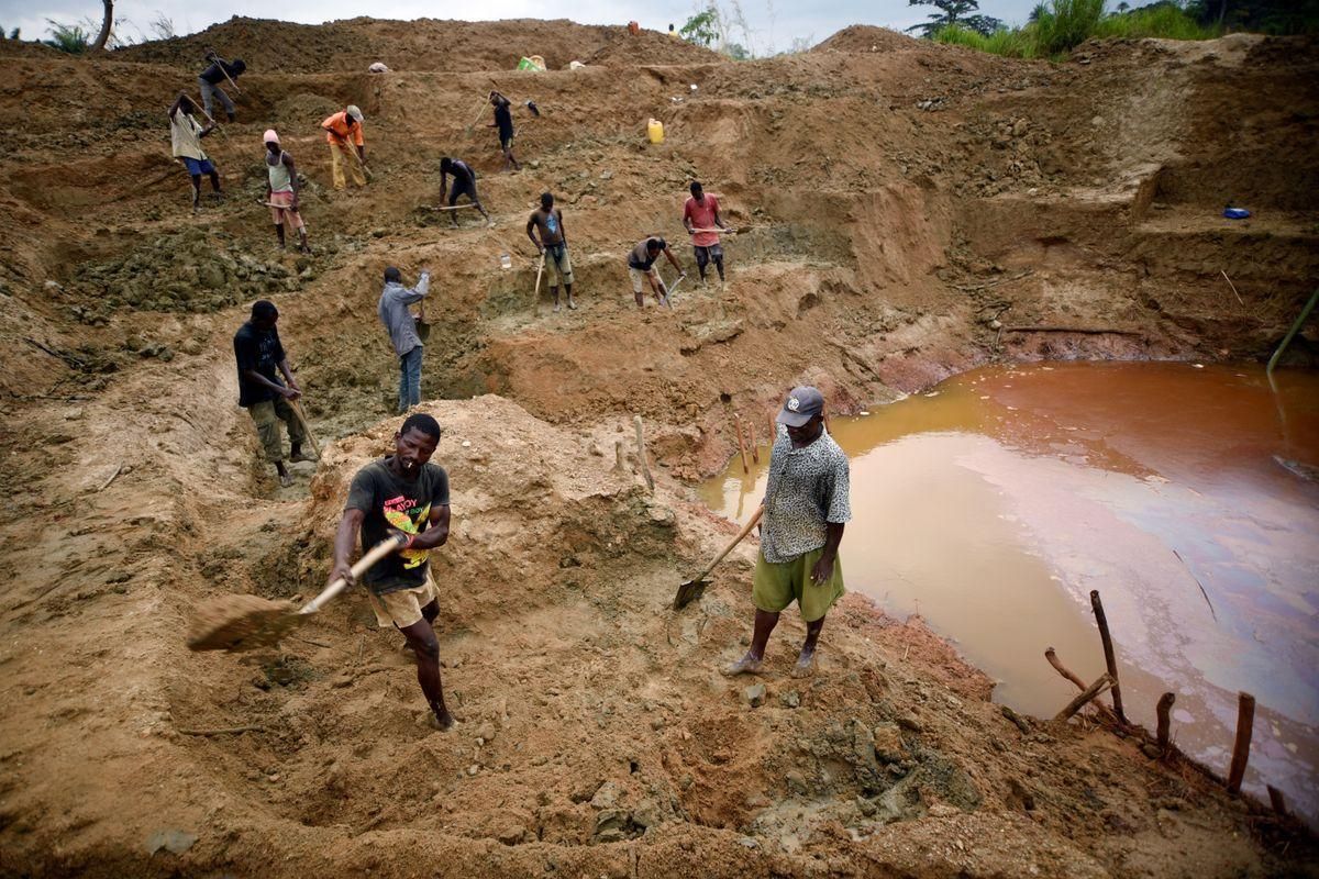 El cap de la xarxa de tràfic de diamants de sang de Sierra Leona eludeix comparèixer davant la Justícia El cap de la xarxa de tràfic de diamants de sang de Sierra Leona eludeix comparèixer davant la Justícia