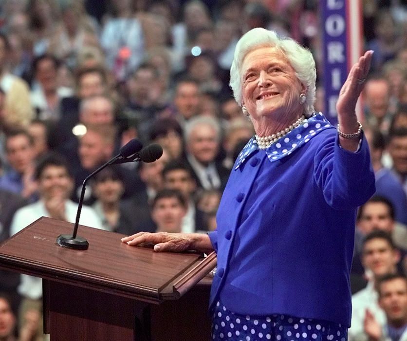 FILE PHOTO: Former U.S. first lady Barbara Bush ...