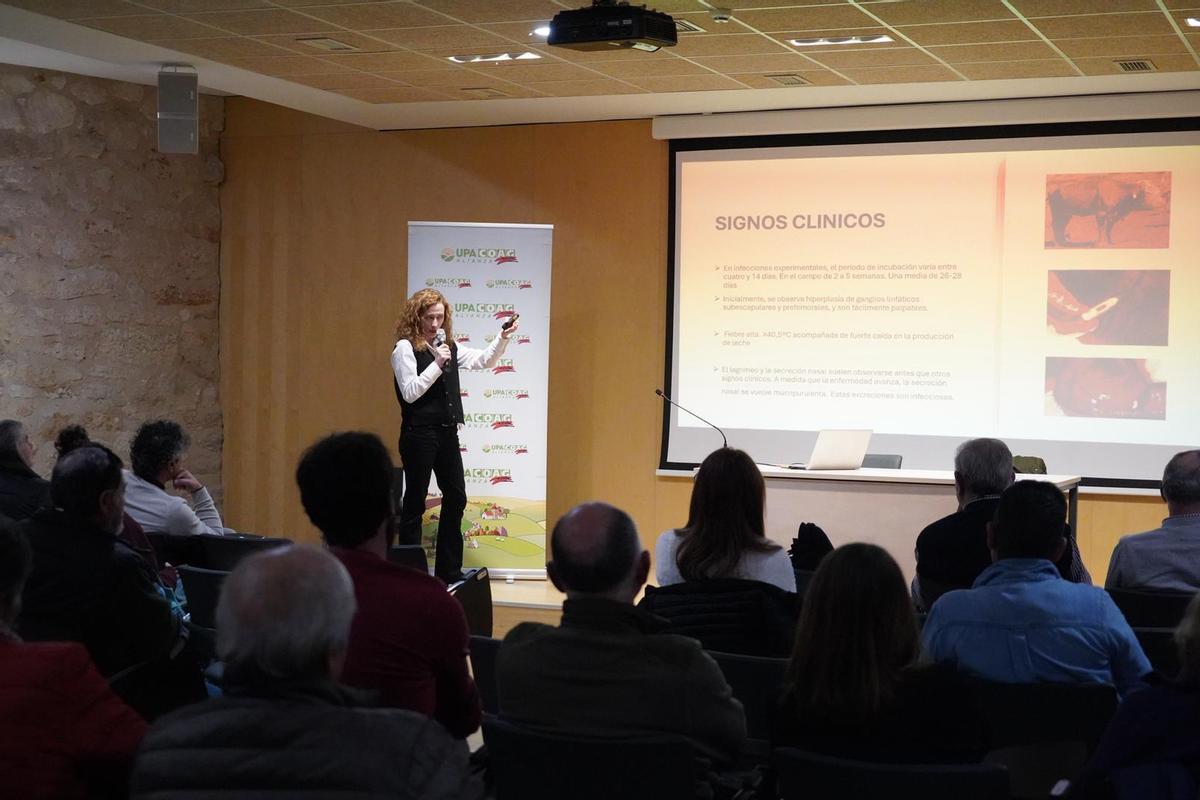 La veterinaria Flor Linares en la jornada informativa sobre la Dermatosis Nodular Contagiosa