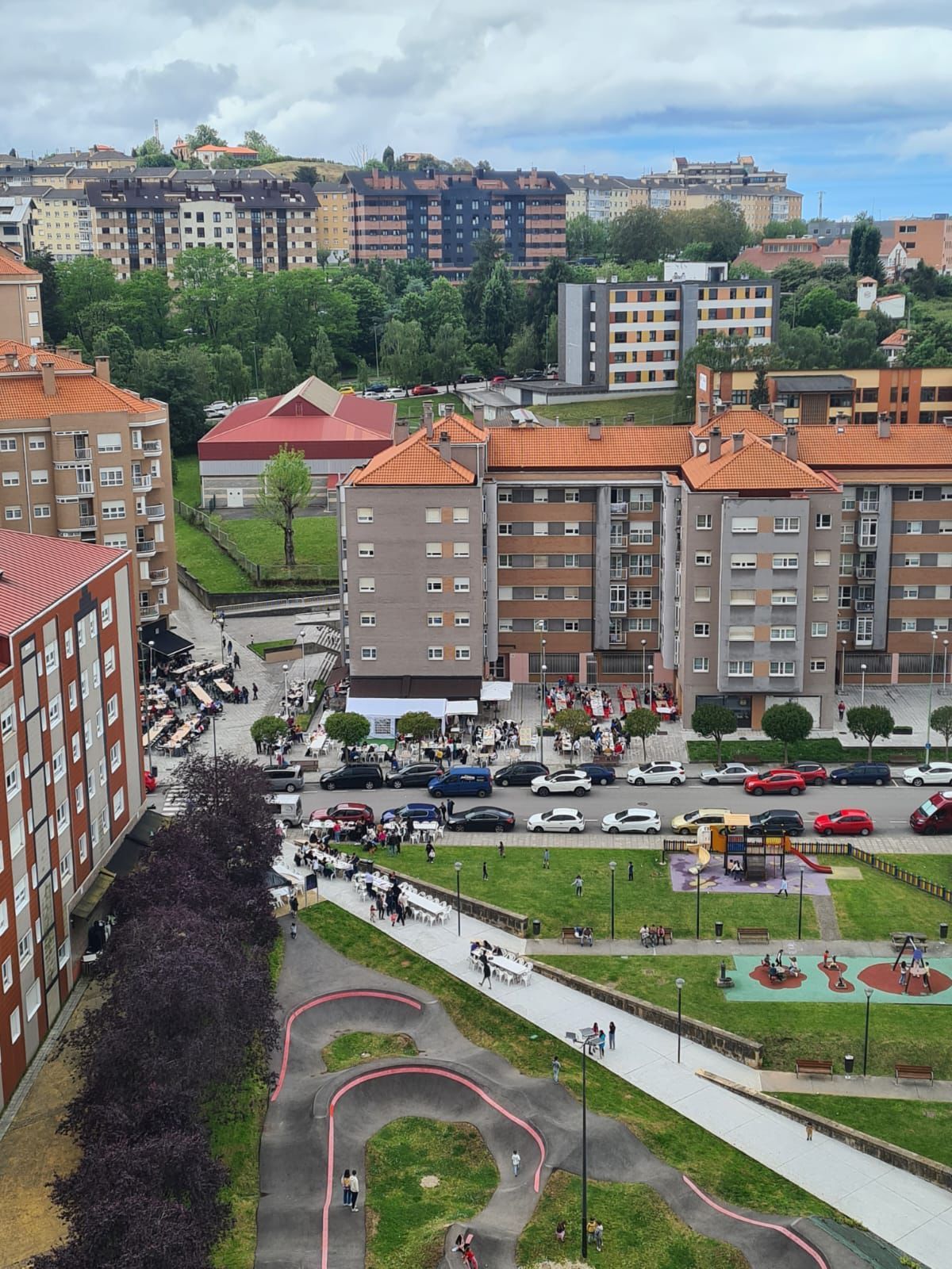 EN IMÁGENES: La comida popular de las fiestas del Puchero de Villalegre, en Avilés