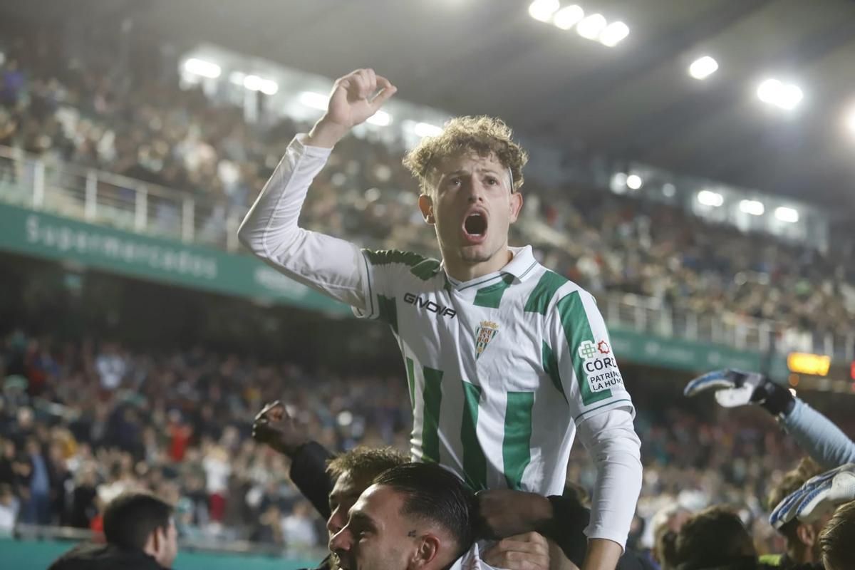 Simo Bouzaidi celebra su gol, segundo del Córdoba CF al Castellón, este sábado.