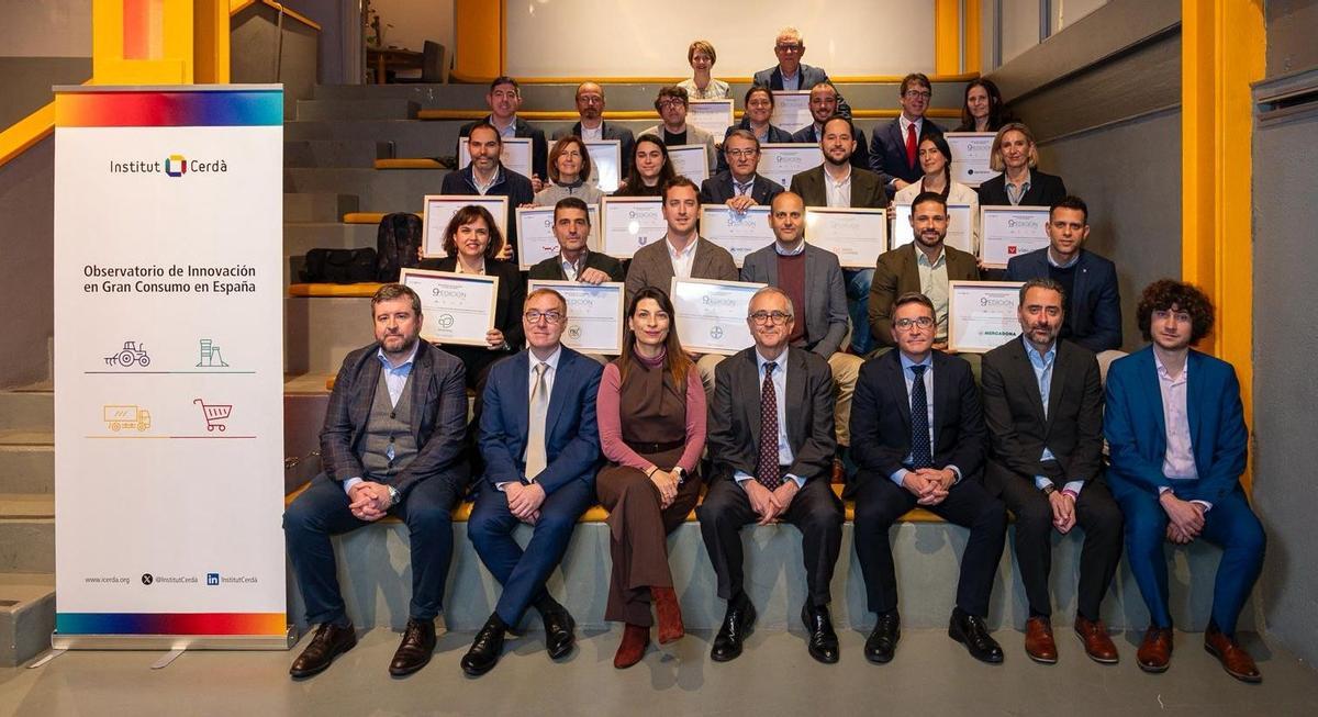 Foto de familia de los premiados este año por el Observatorio de Innovación en Gran Consumo del Institut Cerdà.