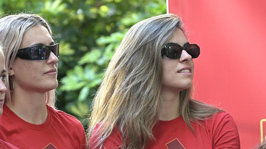 Alexia Putellas y Misa Rodríguez durante la recepción en la isla, a 22 de agosto de 2023, en Ibiza (España).