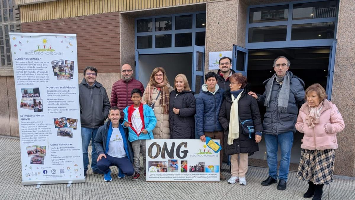 Los organizadores del rastrillo.