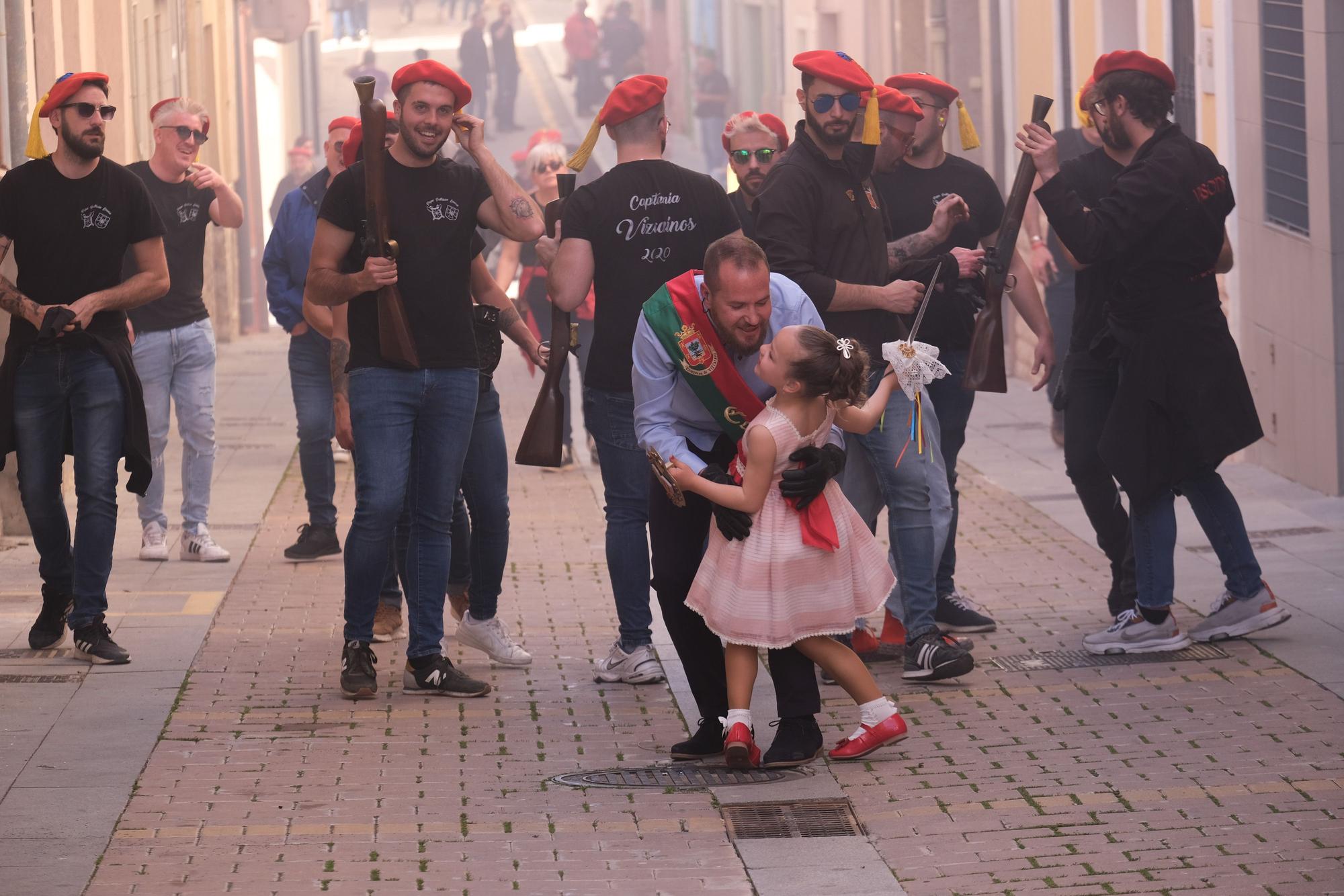 Fiesta de Els Capitans y desfile de abanderadas de Moros y Cristianos de Petrer, en imágenes