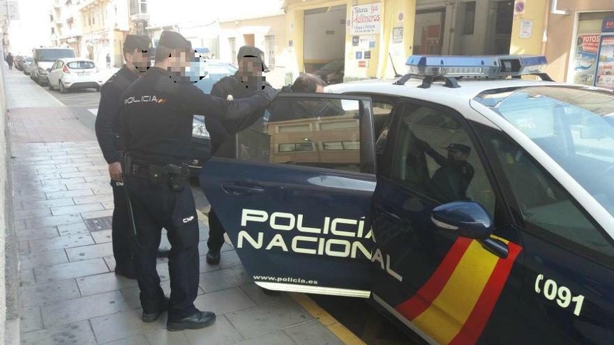 Detenido por coaccionar a mujeres con 13.500 llamadas de contenido sexual