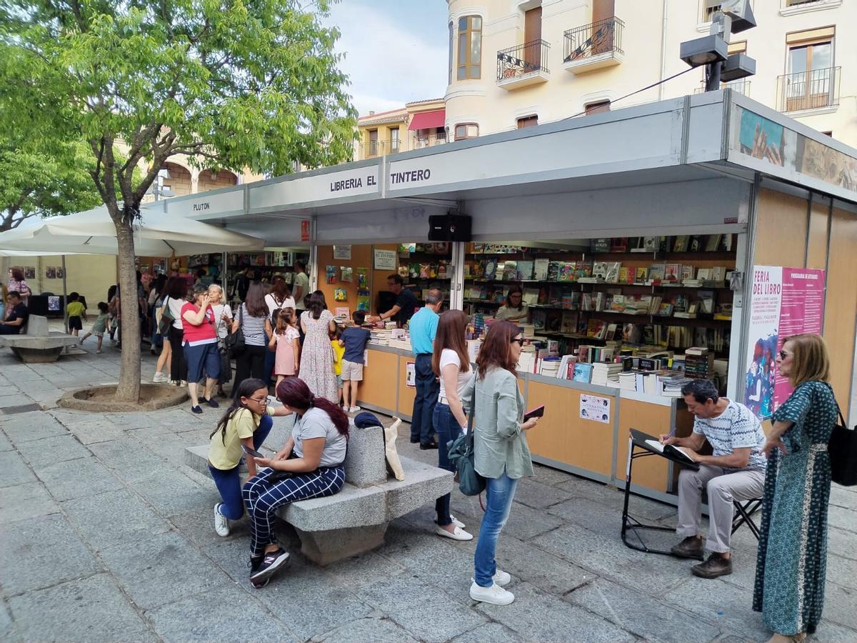 Feria del libro de Plasencia, que contará este viernes con Nieves Concostrina.