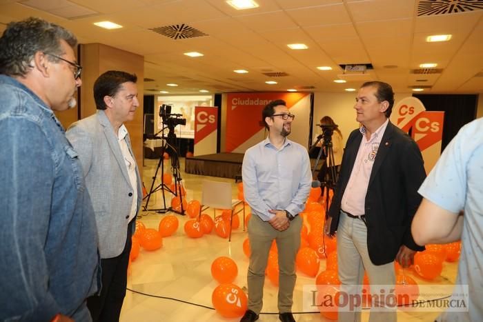 Ambiente de la noche electoral en la sede de Cs